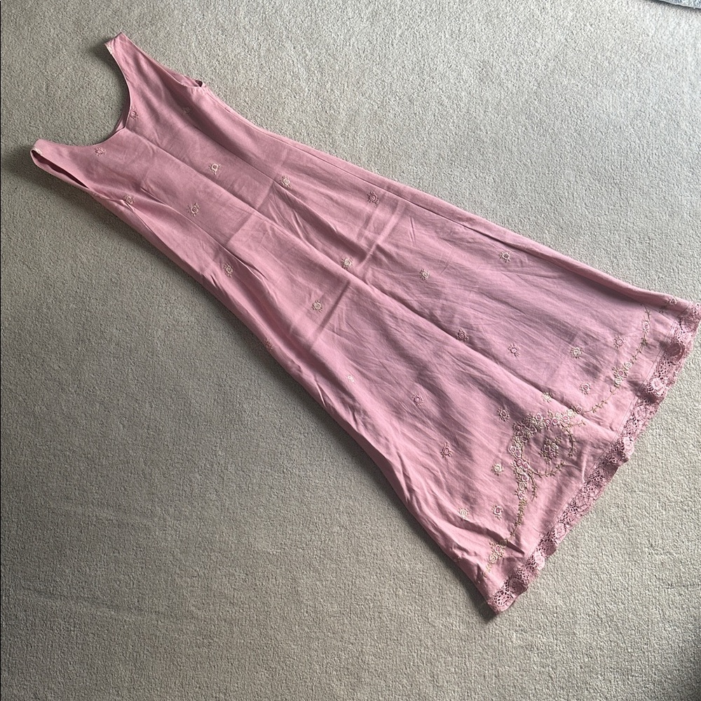 Summer Dress w/ Floral Embroidery - size 4 - Picture 4 of 5